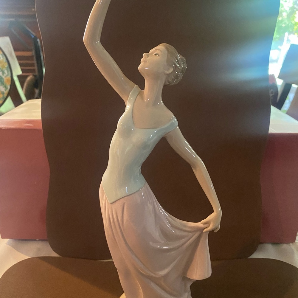 NAO PORCELAIN
